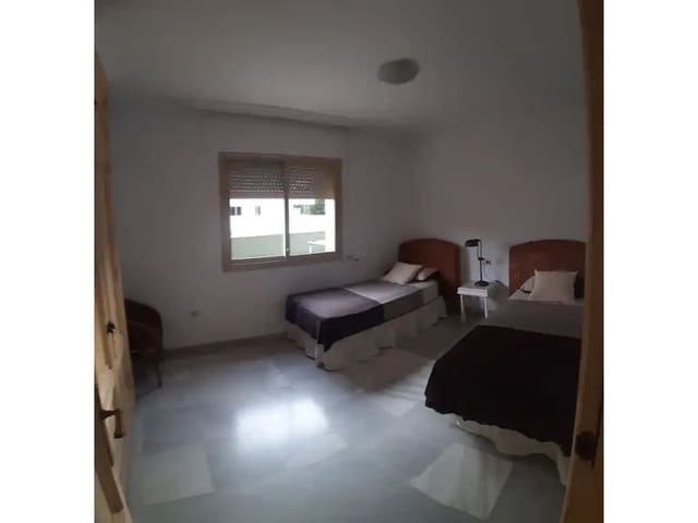 2 soverom Leilighet til leie i Marbella Centro, Marbella med garasje - € 2 500 (Ref: 9471409)