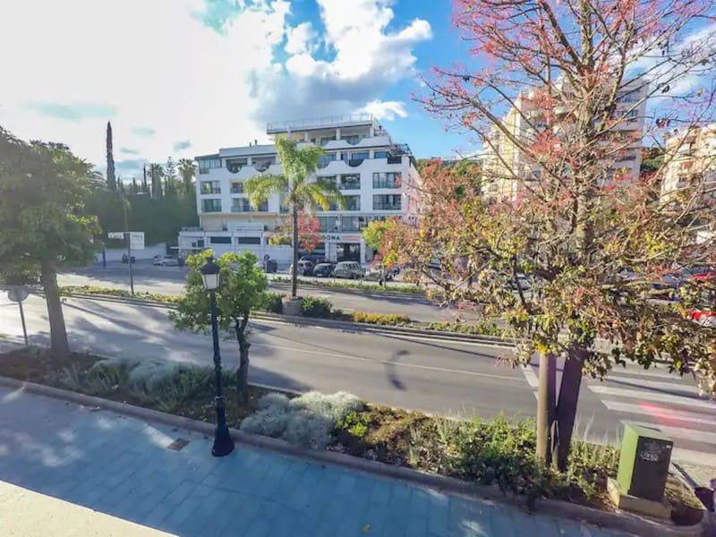 2 soverom Leilighet til leie i Marbella med garasje - € 2 500 (Ref: 9471409)