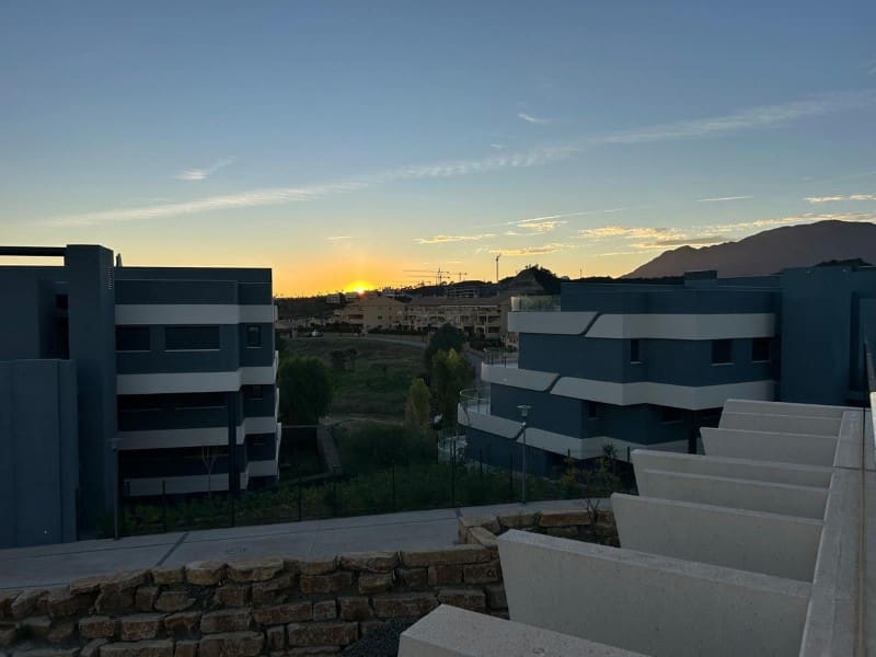 3 bedroom Apartment for rent in Estepona with pool garage - € 3,600 (Ref: 9471412)