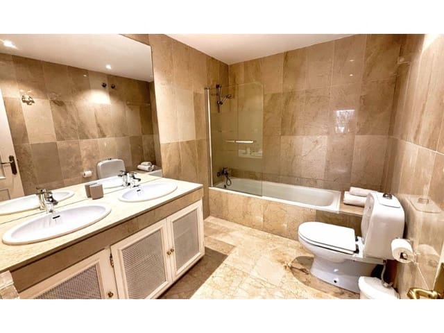 2 makuuhuone Huoneisto vuokrattavana paikassa Aloha Golf, Marbella - 2 500 € (Ref: 9471414)