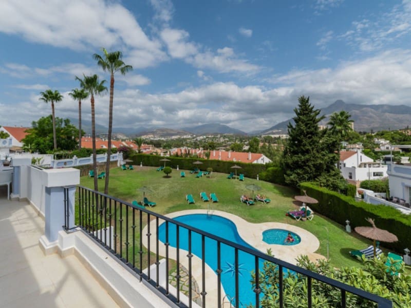 4 bedroom Apartment for rent in Nueva Andalucia with pool garage - € 4,000 (Ref: 9471416)