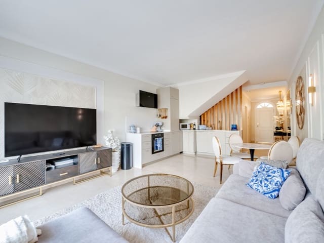 3 bedroom Apartment for rent in Nueva Andalucia, Marbella with pool garage - € 4,700 (Ref: 9471417)