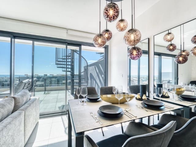 Penthouse de 2 chambres à louer à Selwo, Estepona avec piscine garage - 3 500 € (Ref: 9471418)