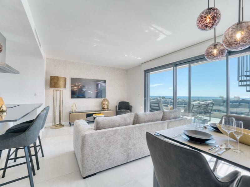 Penthouse de 2 chambres à louer à New Golden Mile avec piscine garage - 3 500 € (Ref: 9471418)