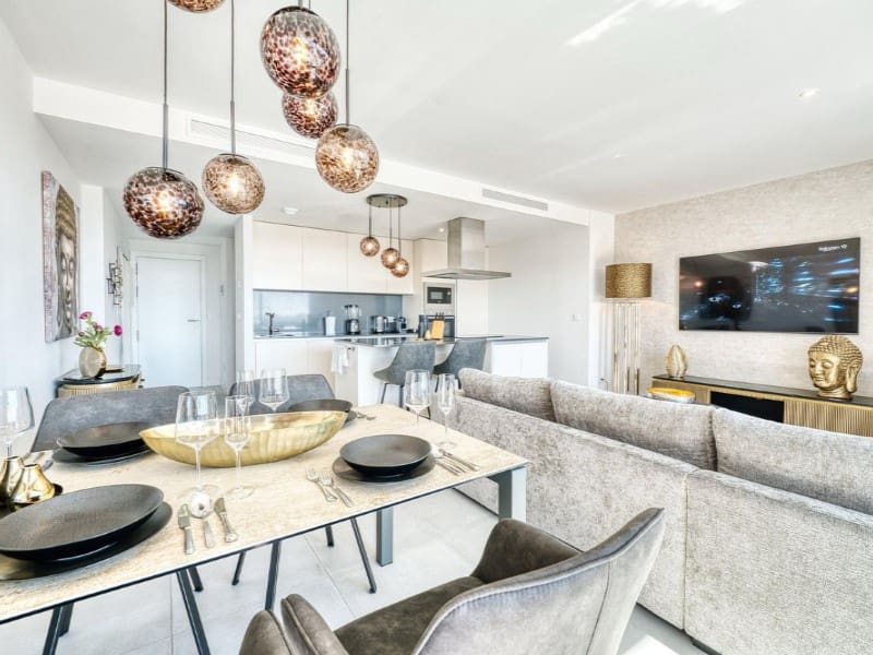 Penthouse de 2 chambres à louer à New Golden Mile avec piscine garage - 3 500 € (Ref: 9471418)