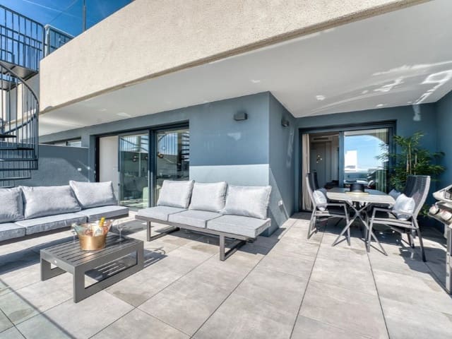 Penthouse de 2 chambres à louer à Selwo, Estepona avec piscine garage - 3 500 € (Ref: 9471418)