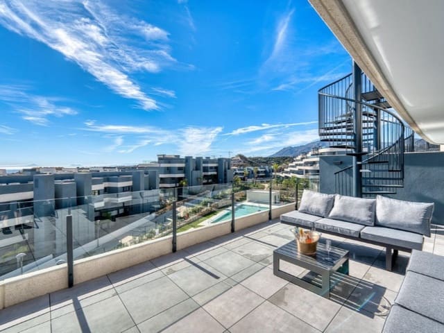 Penthouse de 2 chambres à louer à Selwo, Estepona avec piscine garage - 3 500 € (Ref: 9471418)