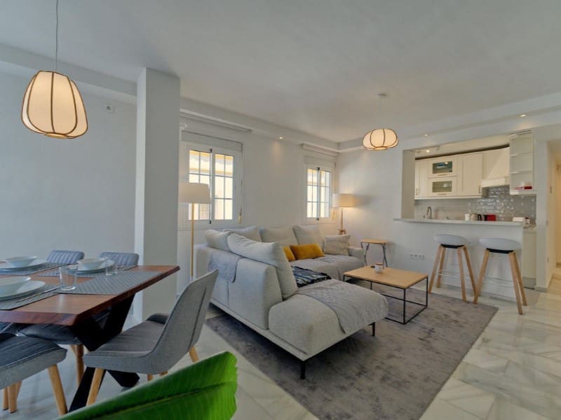 3 makuuhuone Kattohuoneisto vuokrattavana paikassa Marbella - 2 000 € (Ref: 9471419)