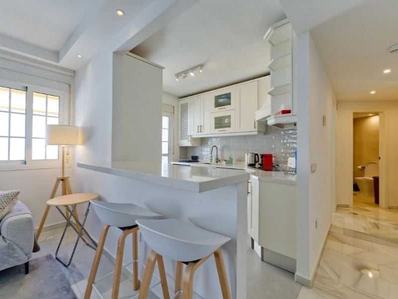 3 makuuhuone Kattohuoneisto vuokrattavana paikassa Marbella - 2 000 € (Ref: 9471419)