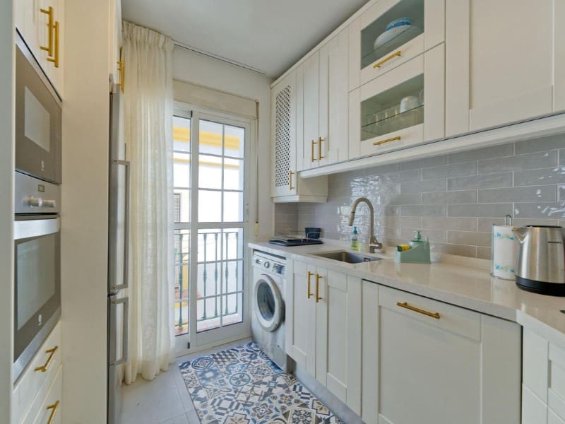 3 makuuhuone Kattohuoneisto vuokrattavana paikassa Marbella - 2 000 € (Ref: 9471419)