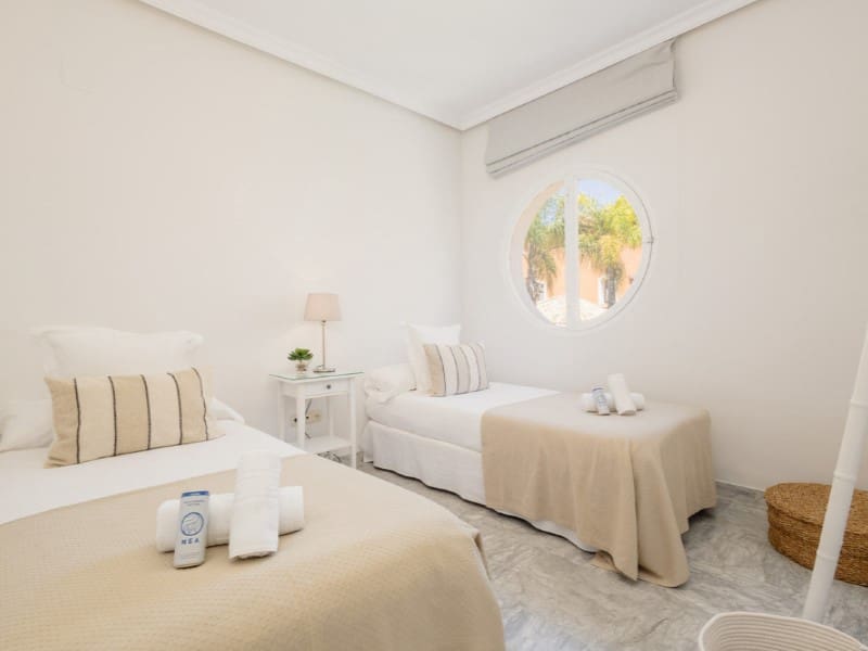 3 camera da letto Villetta Bifamiliare da affittare in Marbella con piscina garage - 3.000 € (Rif: 9471420)