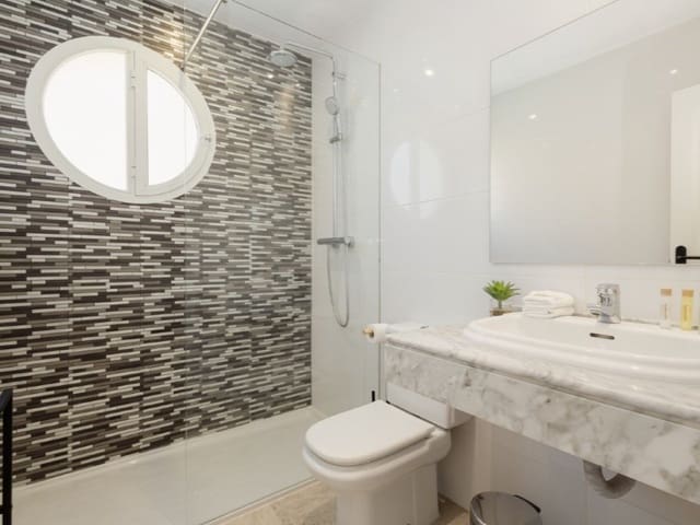 3 camera da letto Villetta Bifamiliare da affittare in Marbella Centro, Marbella con piscina garage - 3.000 € (Rif: 9471420)