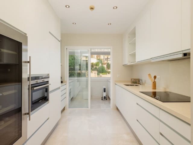 3 soveværelse Lejlighed til leje i Elviria, Marbella med swimmingpool garage - € 2.500 (Ref: 9471421)