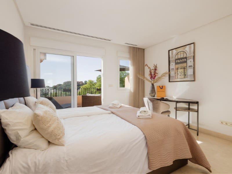 2 bedroom Penthouse for rent in Nueva Andalucia with pool garage - € 2,500 (Ref: 9471424)