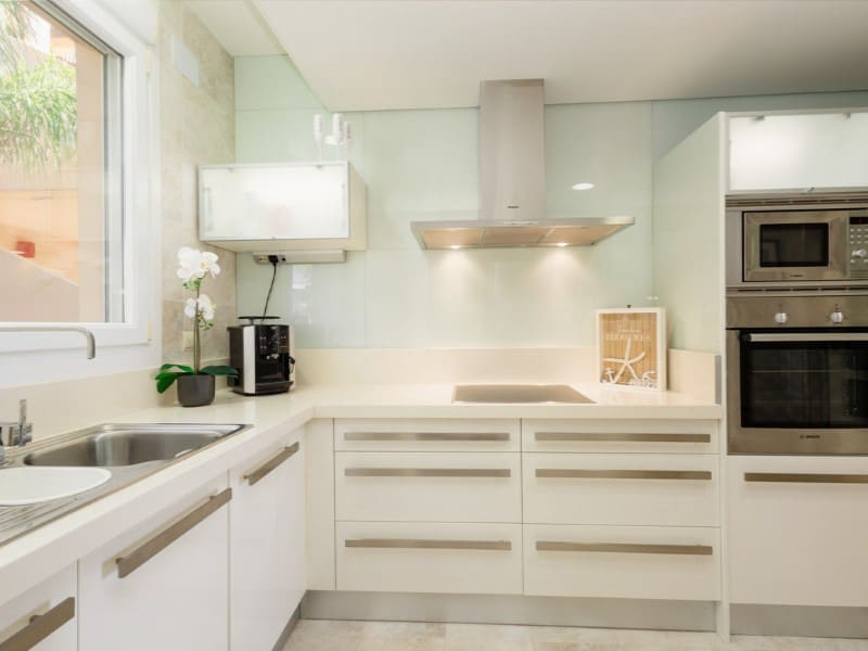 2 bedroom Penthouse for rent in Nueva Andalucia with pool garage - € 2,500 (Ref: 9471424)