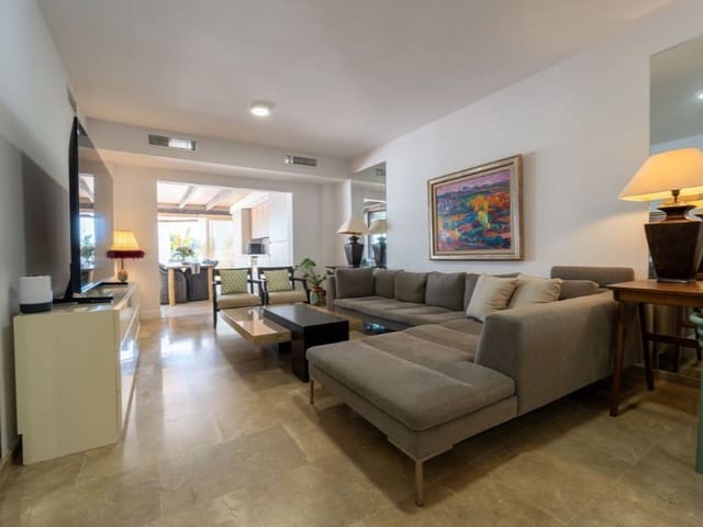 4 soverom Penthouse til leie i Marbella Centro, Marbella med svømmebasseng garasje - € 2 700 (Ref: 9471425)