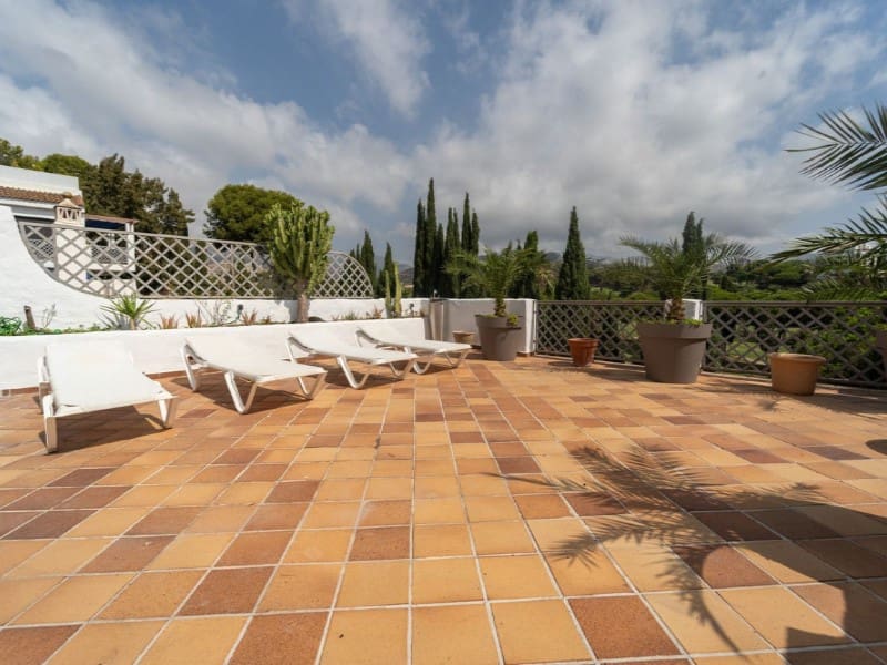 4 soverom Penthouse til leie i Marbella med svømmebasseng garasje - € 2 700 (Ref: 9471425)