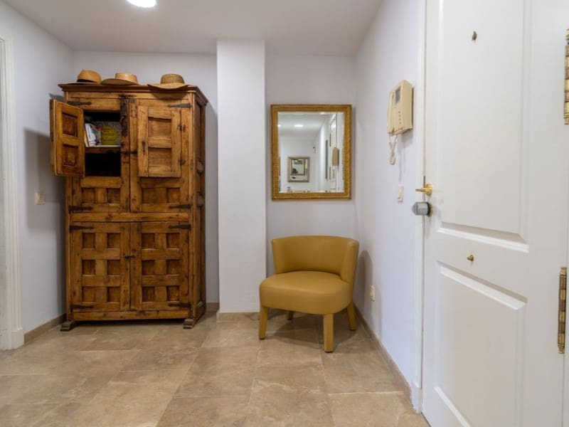 4 soverom Penthouse til leie i Marbella med svømmebasseng garasje - € 2 700 (Ref: 9471425)