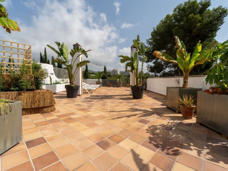 4 soverom Penthouse til leie i Marbella med svømmebasseng garasje - € 2 700 (Ref: 9471425)