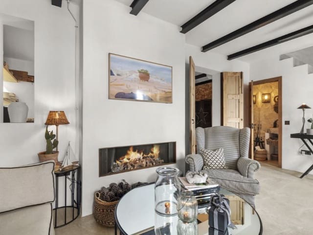 4 bedroom Semi-detached Villa for rent in Estepona Pueblo, Estepona with pool garage - € 7,500 (Ref: 9471426)