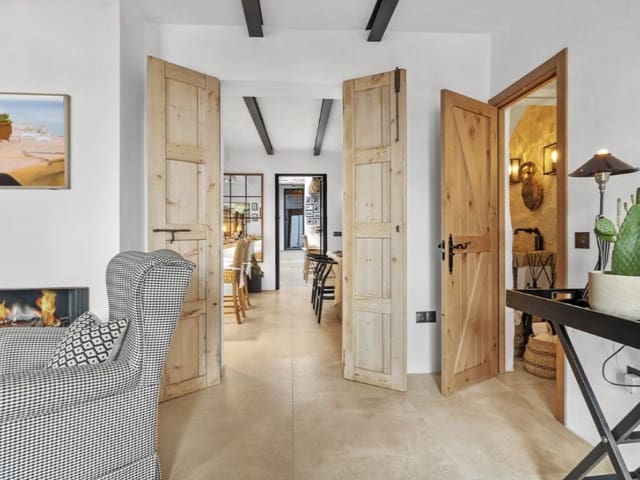 4 bedroom Semi-detached Villa for rent in Estepona Pueblo, Estepona with pool garage - € 7,500 (Ref: 9471426)