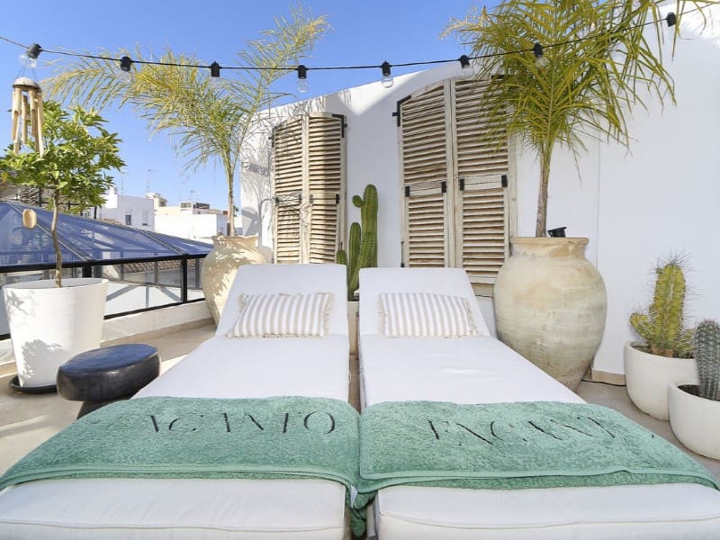 4 bedroom Semi-detached Villa for rent in Estepona with pool garage - € 7,500 (Ref: 9471426)