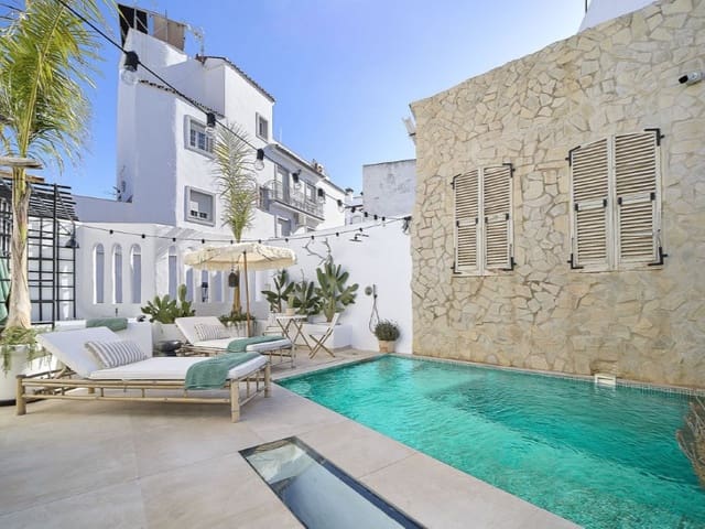 4 bedroom Semi-detached Villa for rent in Estepona Pueblo, Estepona with pool garage - € 7,500 (Ref: 9471426)