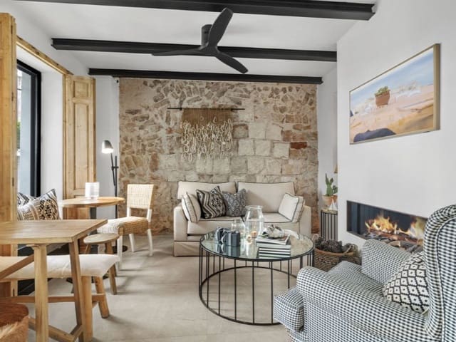 4 bedroom Semi-detached Villa for rent in Estepona Pueblo, Estepona with pool garage - € 7,500 (Ref: 9471426)