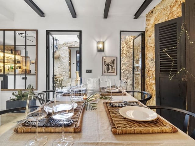 4 bedroom Semi-detached Villa for rent in Estepona Pueblo, Estepona with pool garage - € 7,500 (Ref: 9471426)