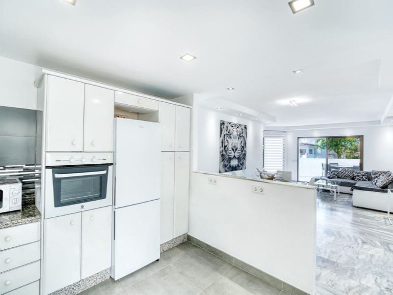 2 soveværelse Lejlighed til leje i Elviria med swimmingpool - € 1.800 (Ref: 9471427)