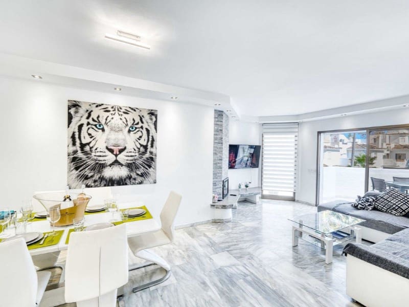 2 soveværelse Lejlighed til leje i Elviria med swimmingpool - € 1.800 (Ref: 9471427)