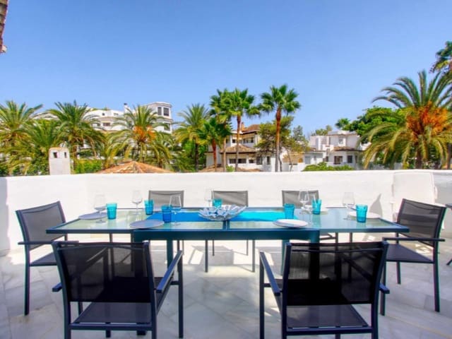 2 soveværelse Lejlighed til leje i Elviria, Marbella med swimmingpool - € 1.800 (Ref: 9471427)