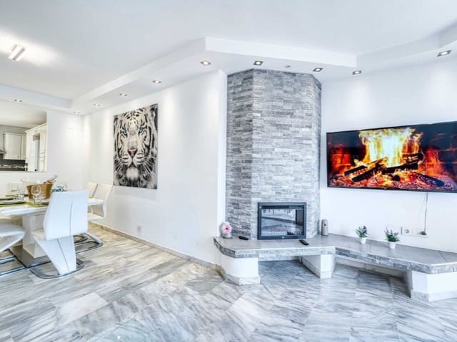 2 soveværelse Lejlighed til leje i Elviria, Marbella med swimmingpool - € 1.800 (Ref: 9471427)