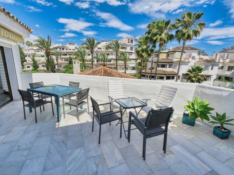 2 soveværelse Lejlighed til leje i Elviria med swimmingpool - € 1.800 (Ref: 9471427)