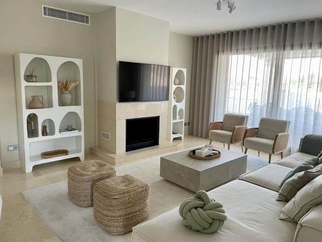 Penthouse de 3 chambres à louer à Benahavís pueblo, Benahavís avec piscine garage - 4 500 € (Ref: 9471428)