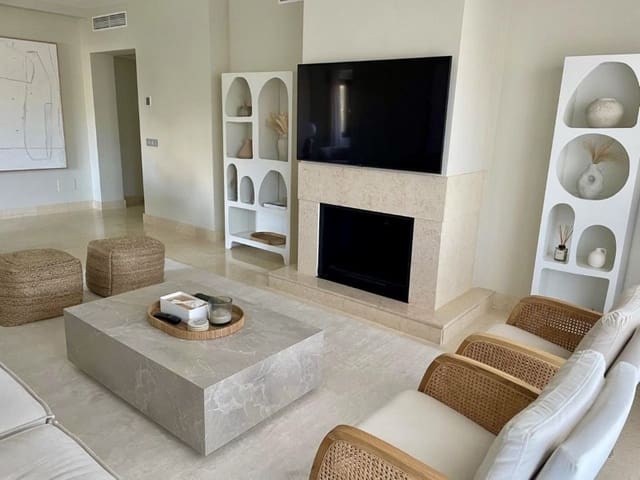 Penthouse de 3 chambres à louer à Benahavís pueblo, Benahavís avec piscine garage - 4 500 € (Ref: 9471428)