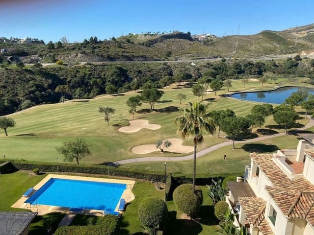 Penthouse de 3 chambres à louer à Benahavís pueblo, Benahavís avec piscine garage - 4 500 € (Ref: 9471428)