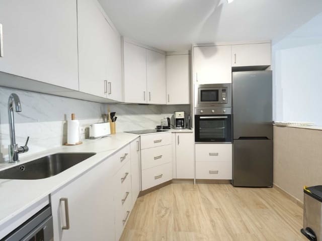 3 soveværelse Lejlighed til leje i Elviria, Marbella med swimmingpool - € 1.900 (Ref: 9471430)