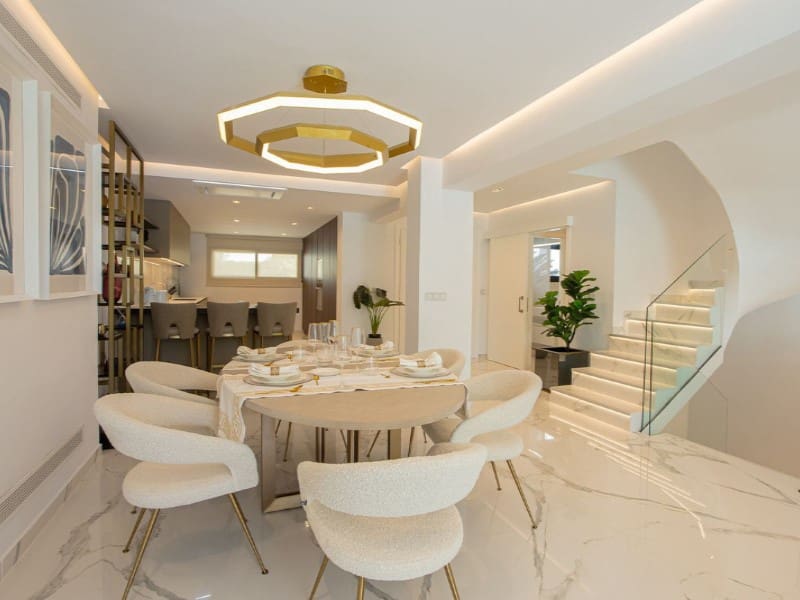 4 soveværelse Semi-Rækkehus til leje i Marbella med swimmingpool garage - € 10.000 (Ref: 9471431)