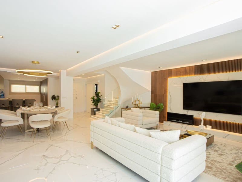 4 soveværelse Semi-Rækkehus til leje i Marbella med swimmingpool garage - € 10.000 (Ref: 9471431)