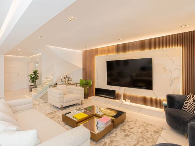 4 soveværelse Semi-Rækkehus til leje i Marbella Centro, Marbella med swimmingpool garage - € 10.000 (Ref: 9471431)