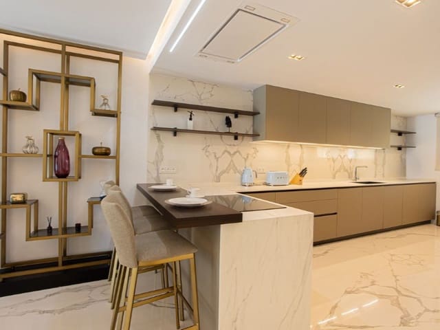 4 soveværelse Semi-Rækkehus til leje i Marbella Centro, Marbella med swimmingpool garage - € 10.000 (Ref: 9471431)