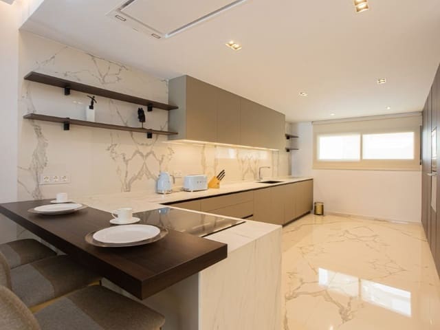 4 soveværelse Semi-Rækkehus til leje i Marbella Centro, Marbella med swimmingpool garage - € 10.000 (Ref: 9471431)