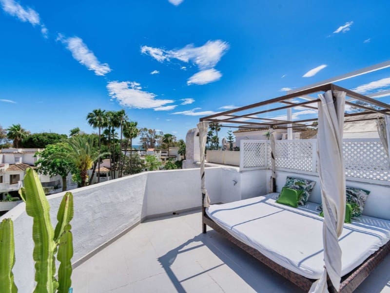 2 soveværelse Penthouse til leje i Elviria med swimmingpool garage - € 1.900 (Ref: 9471432)