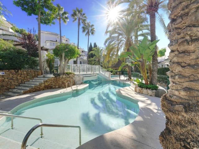 2 soveværelse Penthouse til leje i Elviria, Marbella med swimmingpool garage - € 1.900 (Ref: 9471432)