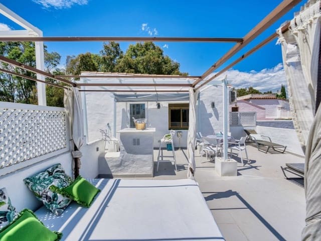 2 soveværelse Penthouse til leje i Elviria, Marbella med swimmingpool garage - € 1.900 (Ref: 9471432)
