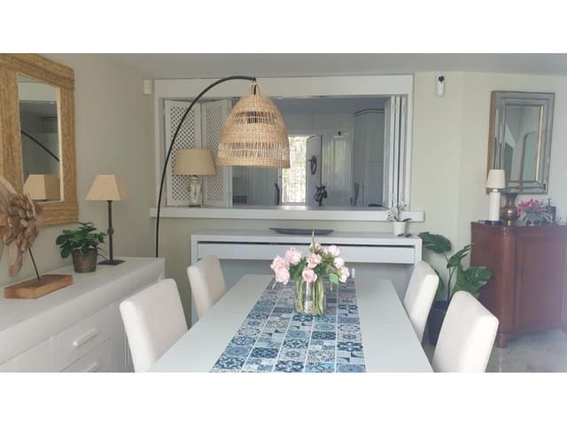 2 quarto Moradia Geminada para arrendar em Benamara - Atalaya, Estepona com piscina - 2 500 € (Ref: 9471433)