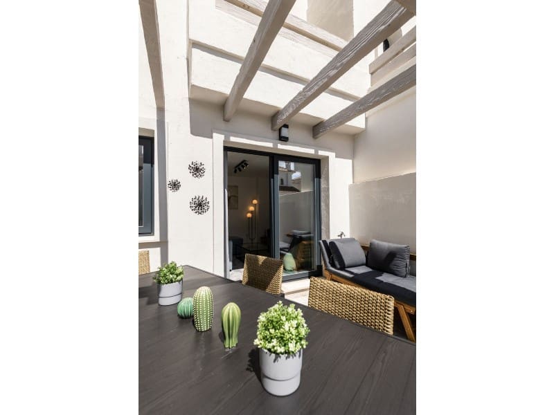 3 soverom Kjedet enebolig til leie i Marbella med svømmebasseng garasje - € 3 500 (Ref: 9471435)