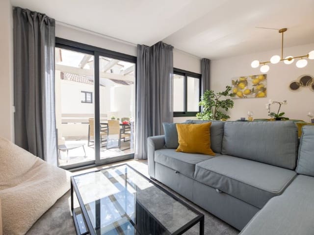 3 soverom Kjedet enebolig til leie i Marbella Centro, Marbella med svømmebasseng garasje - € 3 500 (Ref: 9471435)