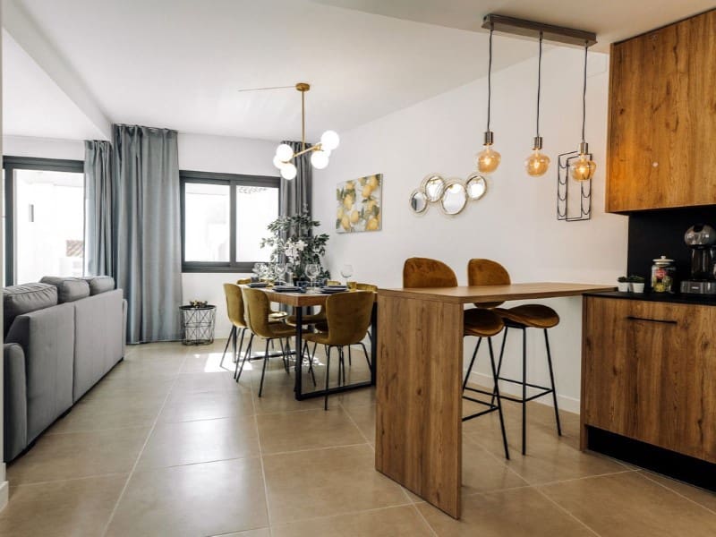 3 soverom Kjedet enebolig til leie i Marbella med svømmebasseng garasje - € 3 500 (Ref: 9471435)